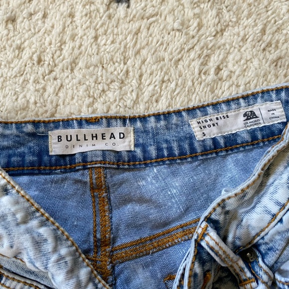 Bullhead PAC SUN Jean Shorts - Picture 2 of 3